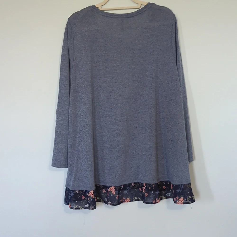 PLUS SIZE Blue Sweater with Floral Detail - Picture 4 of 4
